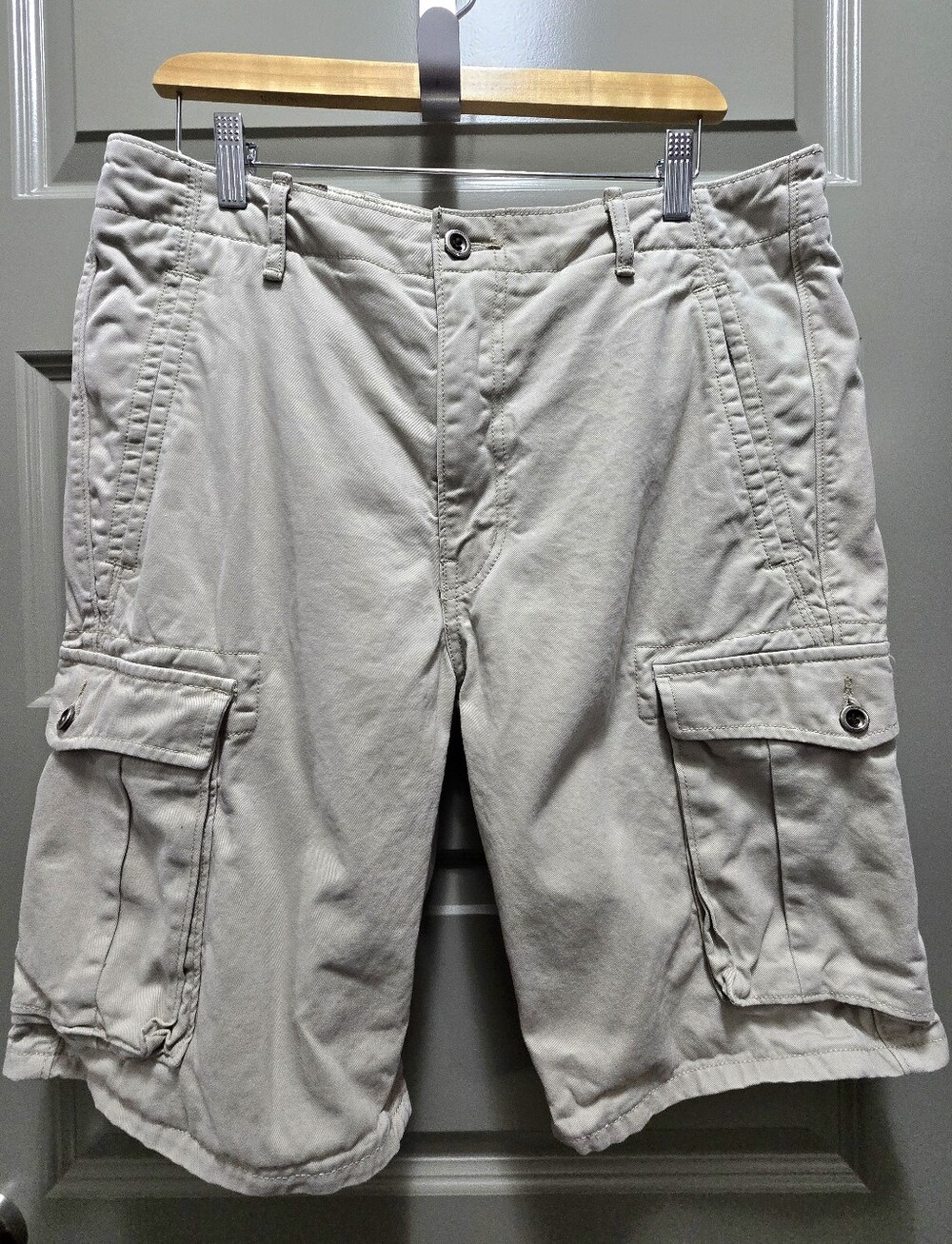 Levi's Men's Cargo Shorts in Light Tan Size W33